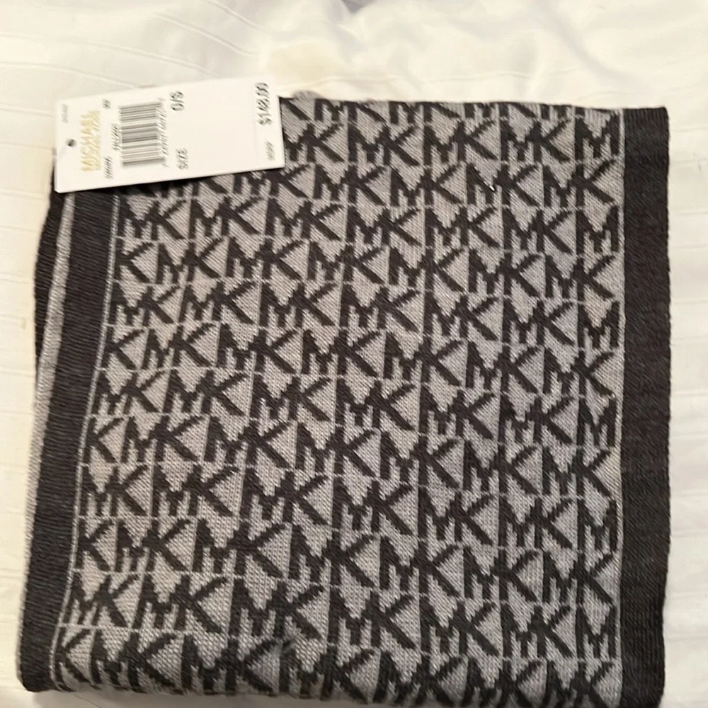 NWT Michael Kors scarf, beanie, & gloves set. Perfect for a Christmas gift. - Picture 5 of 5